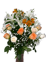 Bouquet orangé et blanc dans un vase